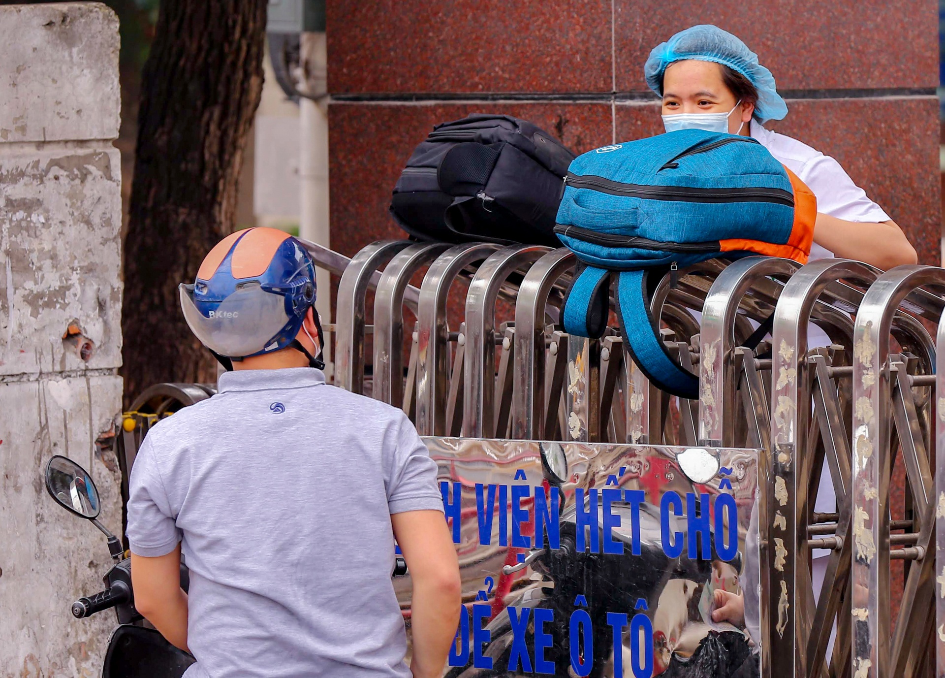 phong toa benh vien bach mai anh 9