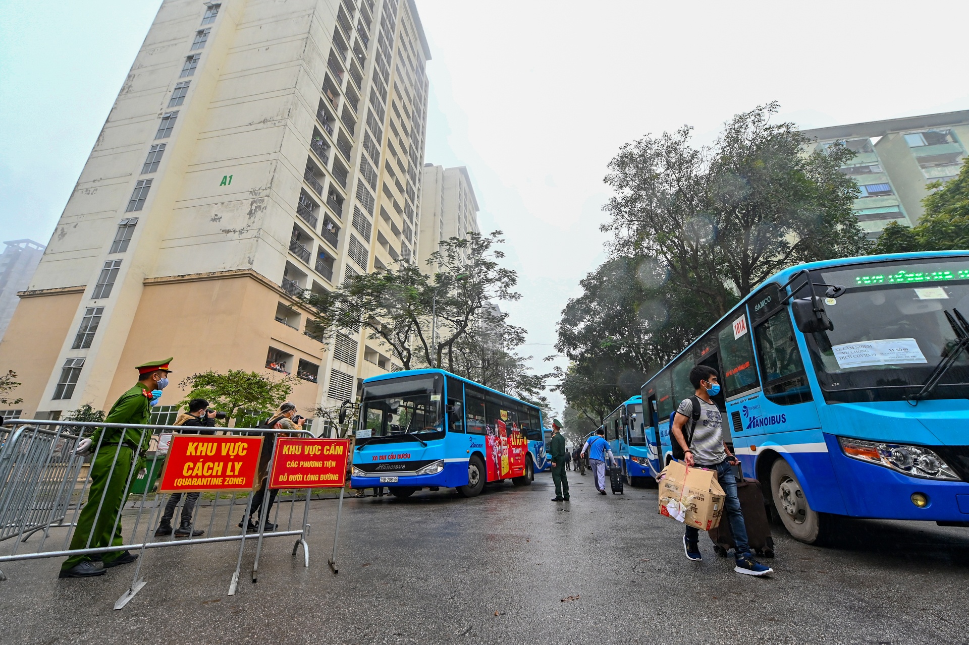 xe buyt mien phi dua nguoi het cach ly ve nha anh 1