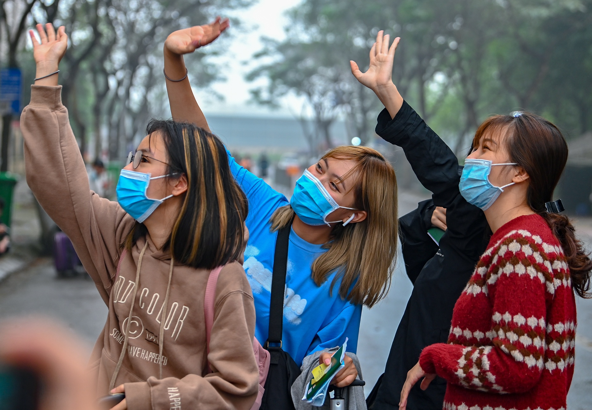 xe buyt mien phi dua nguoi het cach ly ve nha anh 7