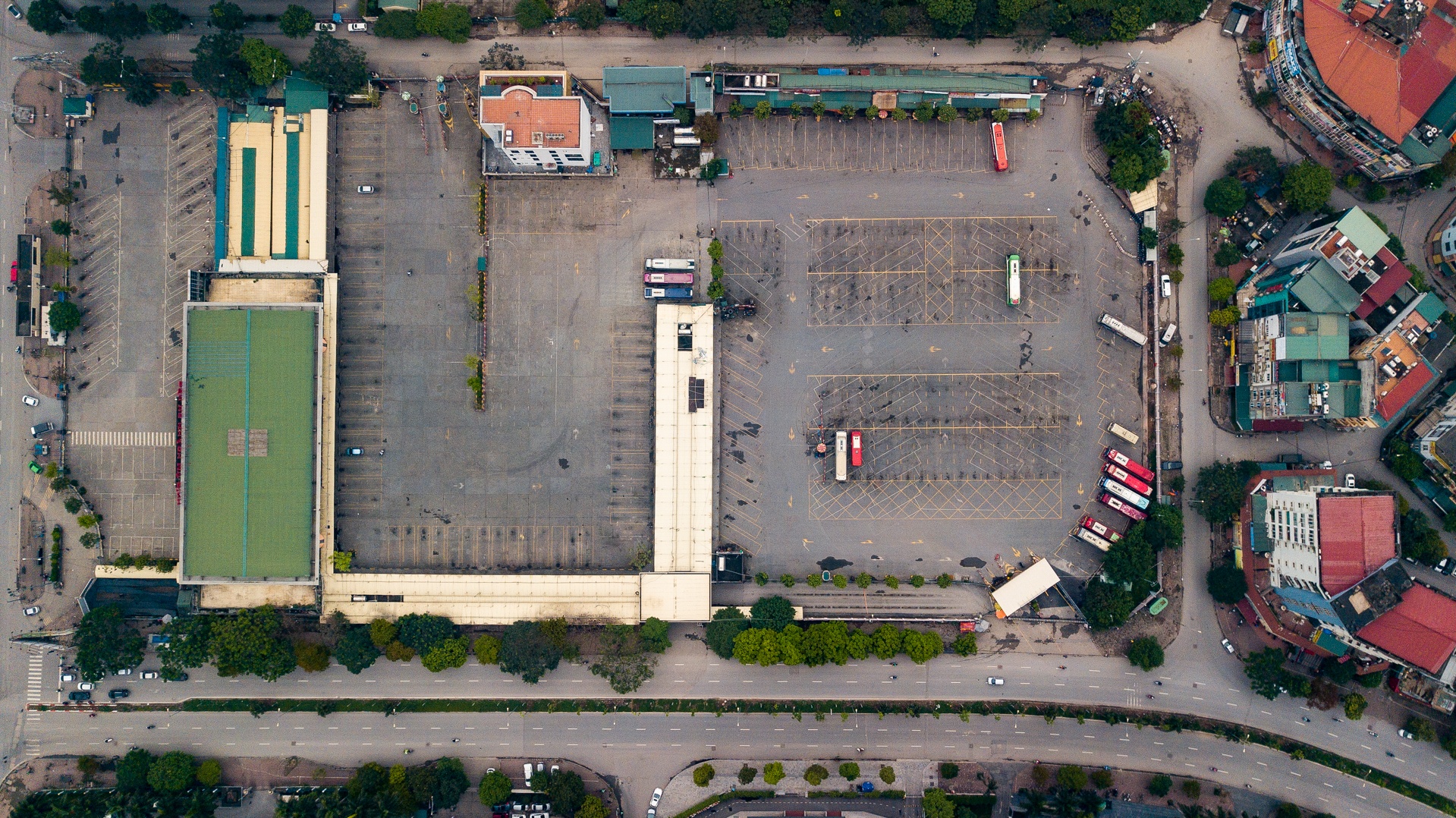 ben xe vang khach vi cach ly xa hoi anh 3