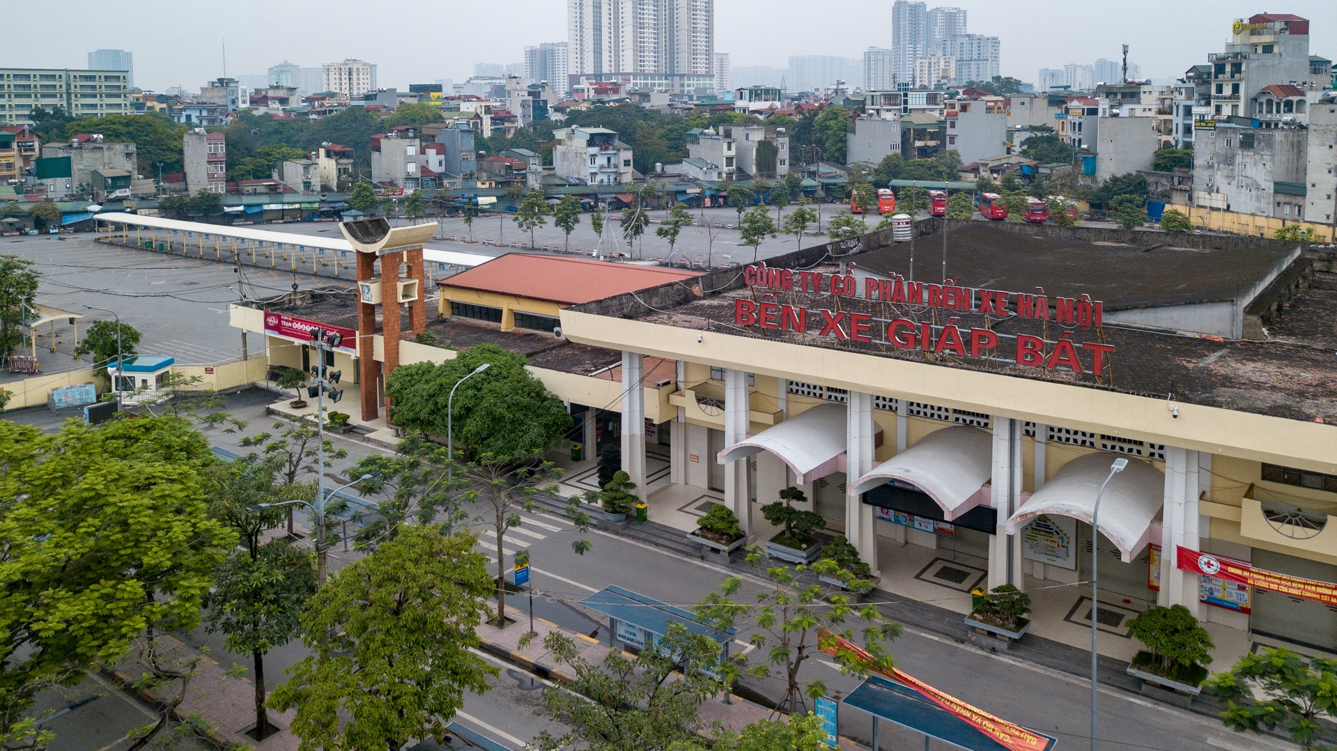 ben xe vang khach vi cach ly xa hoi anh 6