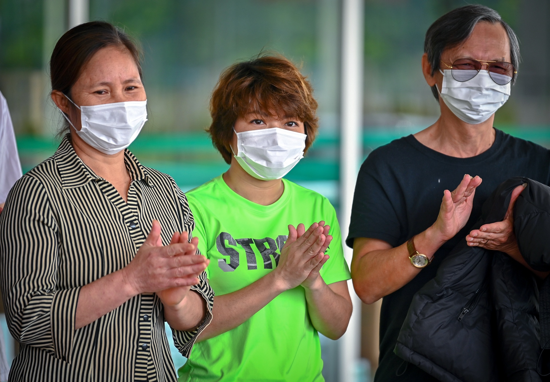 Dieu duong mac Covid-19 roi nuoc mat khi duoc cong bo khoi benh hinh anh