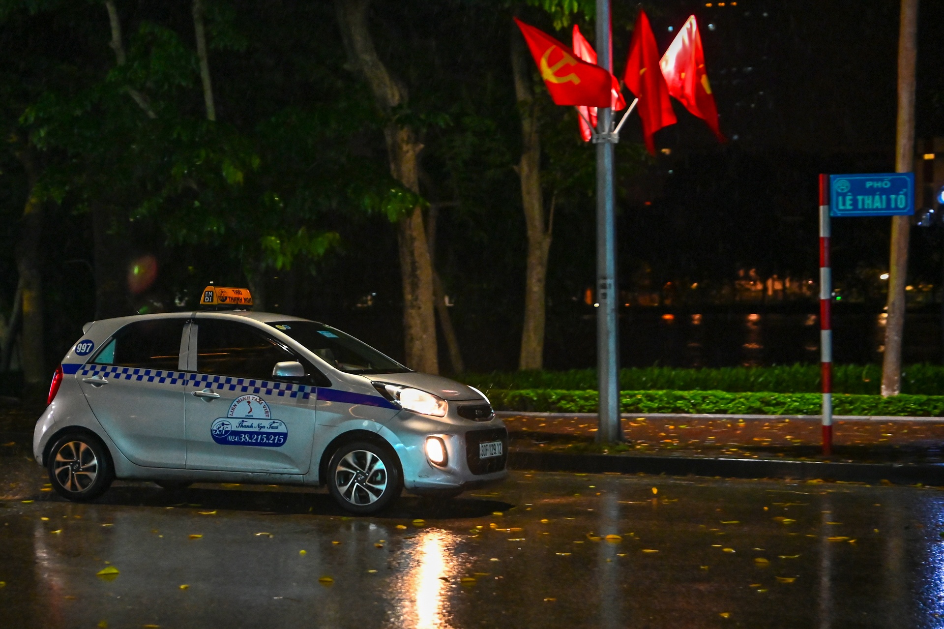 giam gian cach xa hoi o ha noi anh 7