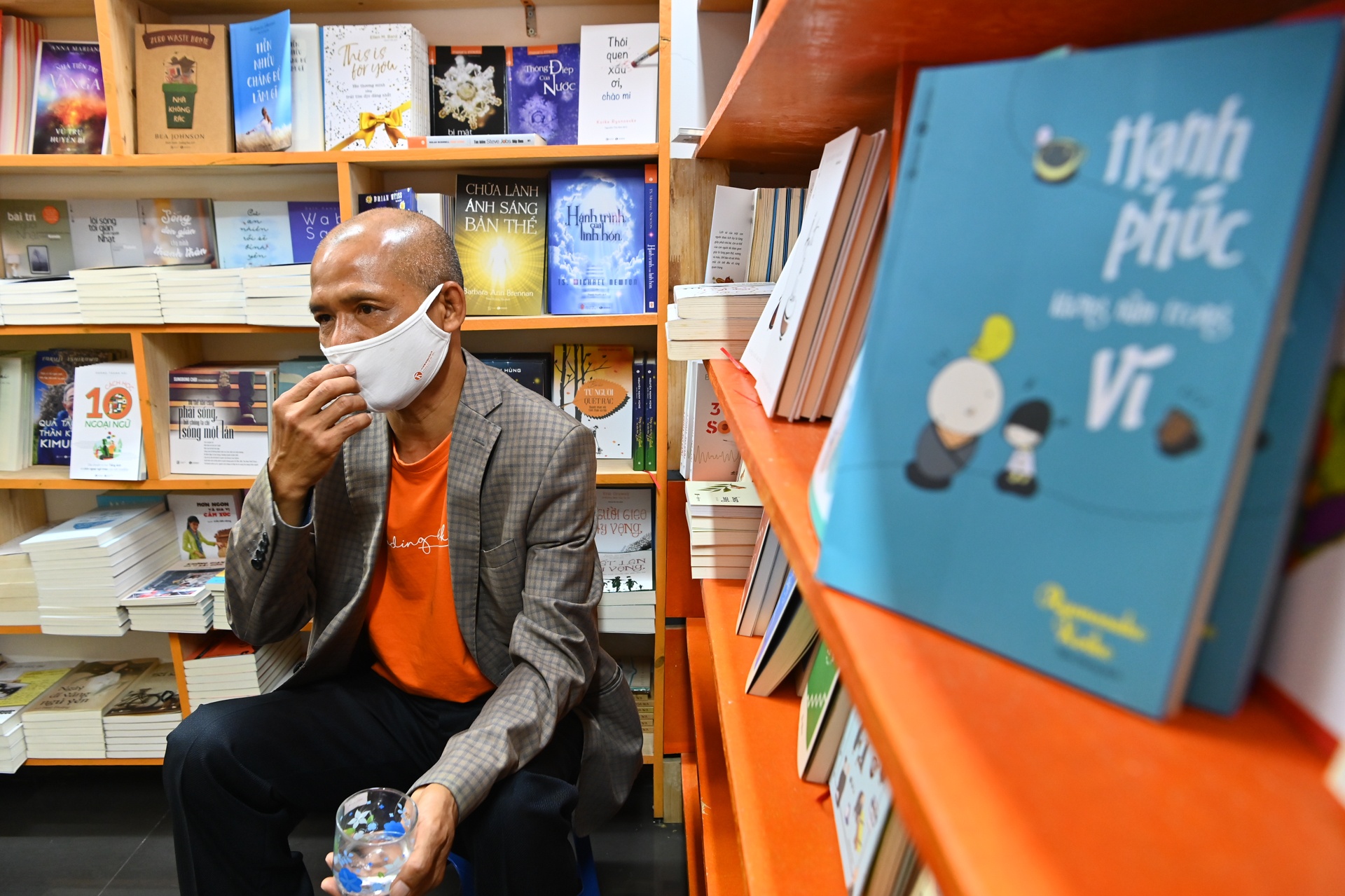 cay atm sach doc dao o ha noi anh 2