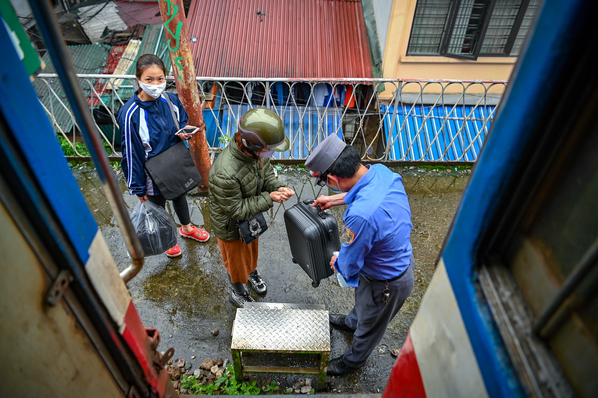 khoi phuc giao thong sau cach ly xa hoi anh 5