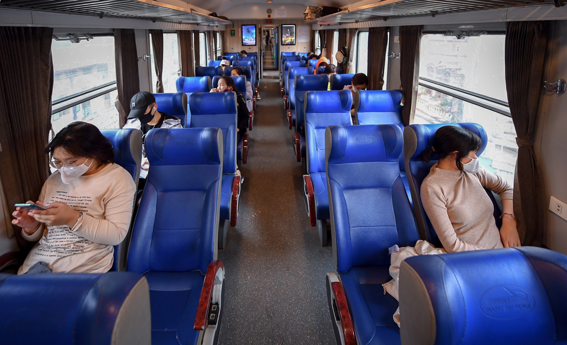 khoi phuc giao thong sau cach ly xa hoi anh 7