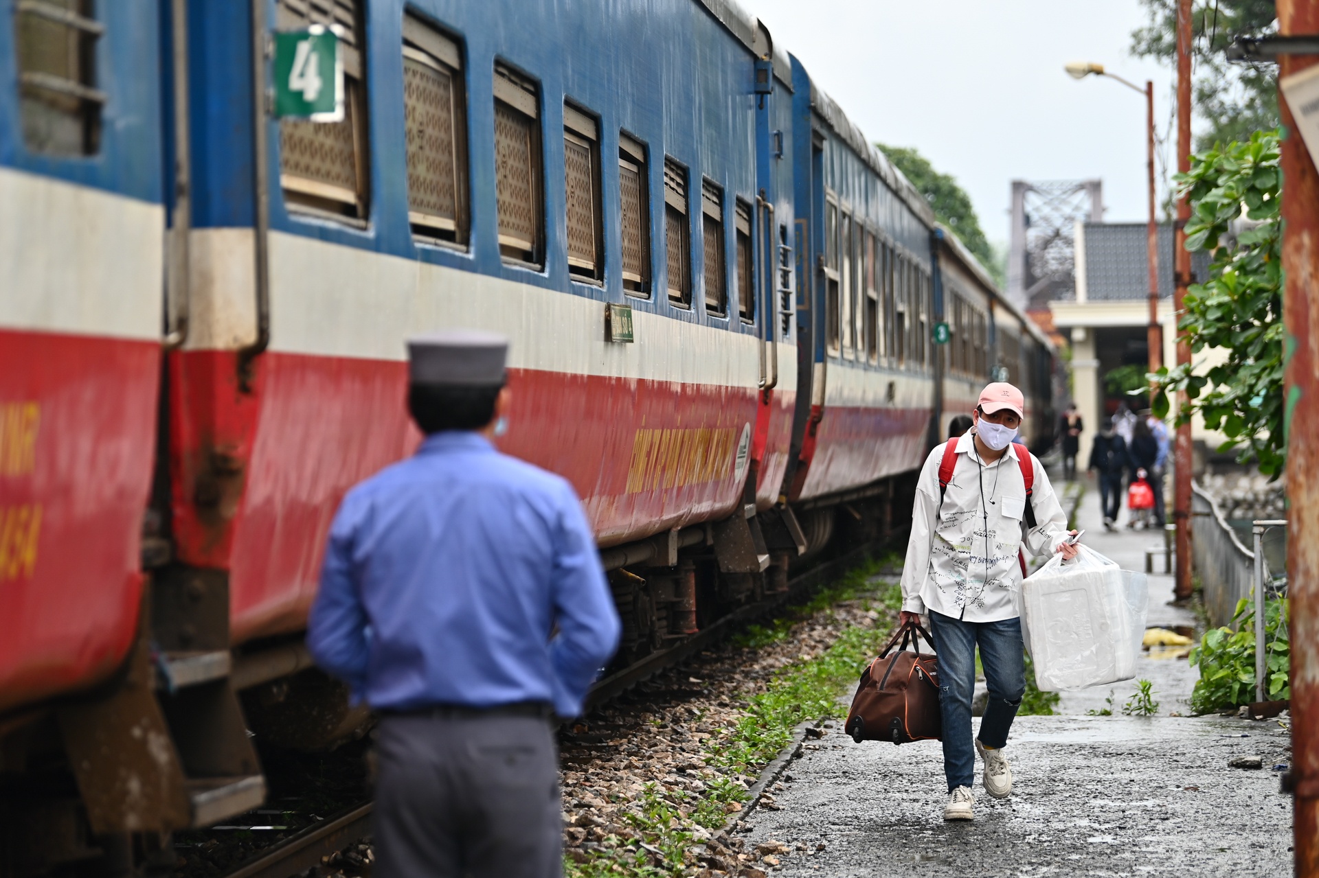 khoi phuc giao thong sau cach ly xa hoi anh 8