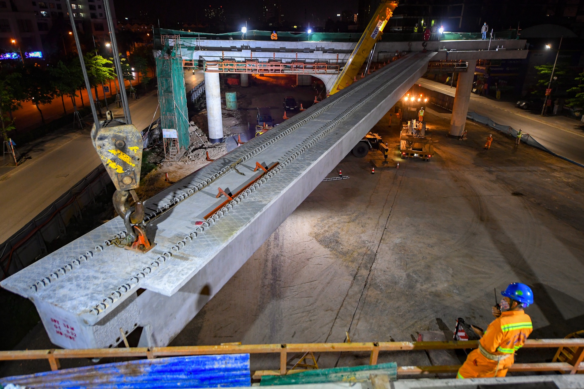 Dam thep khong lo hop long cau can duong vanh dai 3 hinh anh