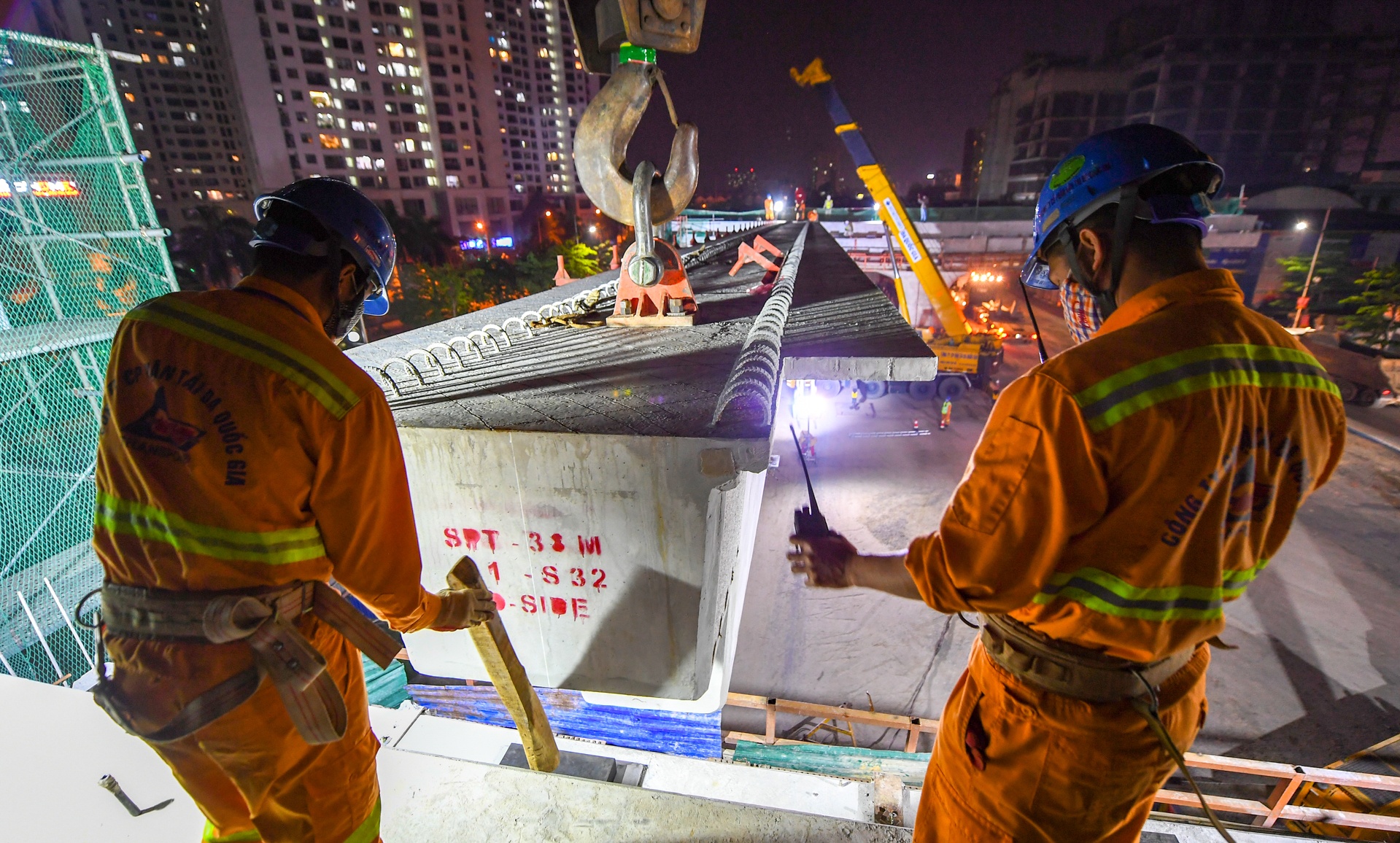 trang dem hop long cau can vanh dai 3 anh 9