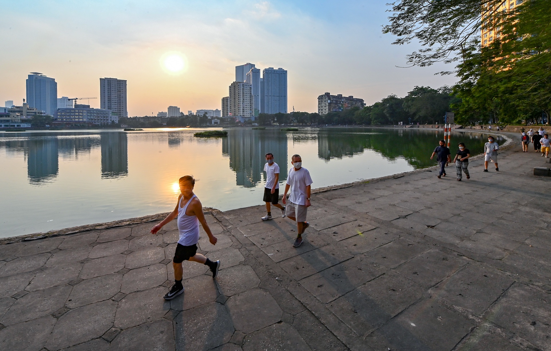 Cuoc song binh thuong kieu moi dich Covid-19 anh 1