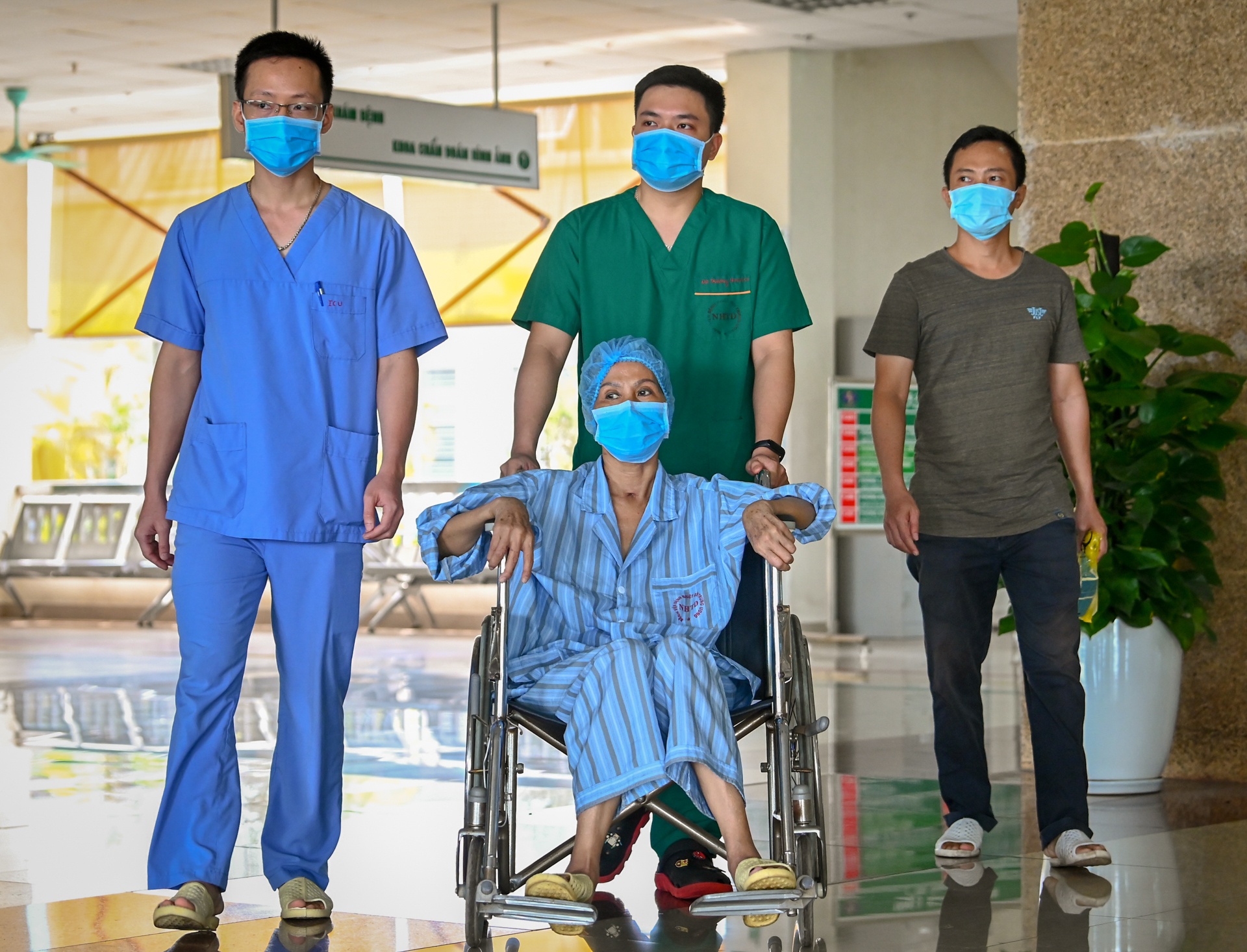bệnh nhân số 19 xuất viện ảnh 2 benh nhan so 19 xuat vien anh 2
