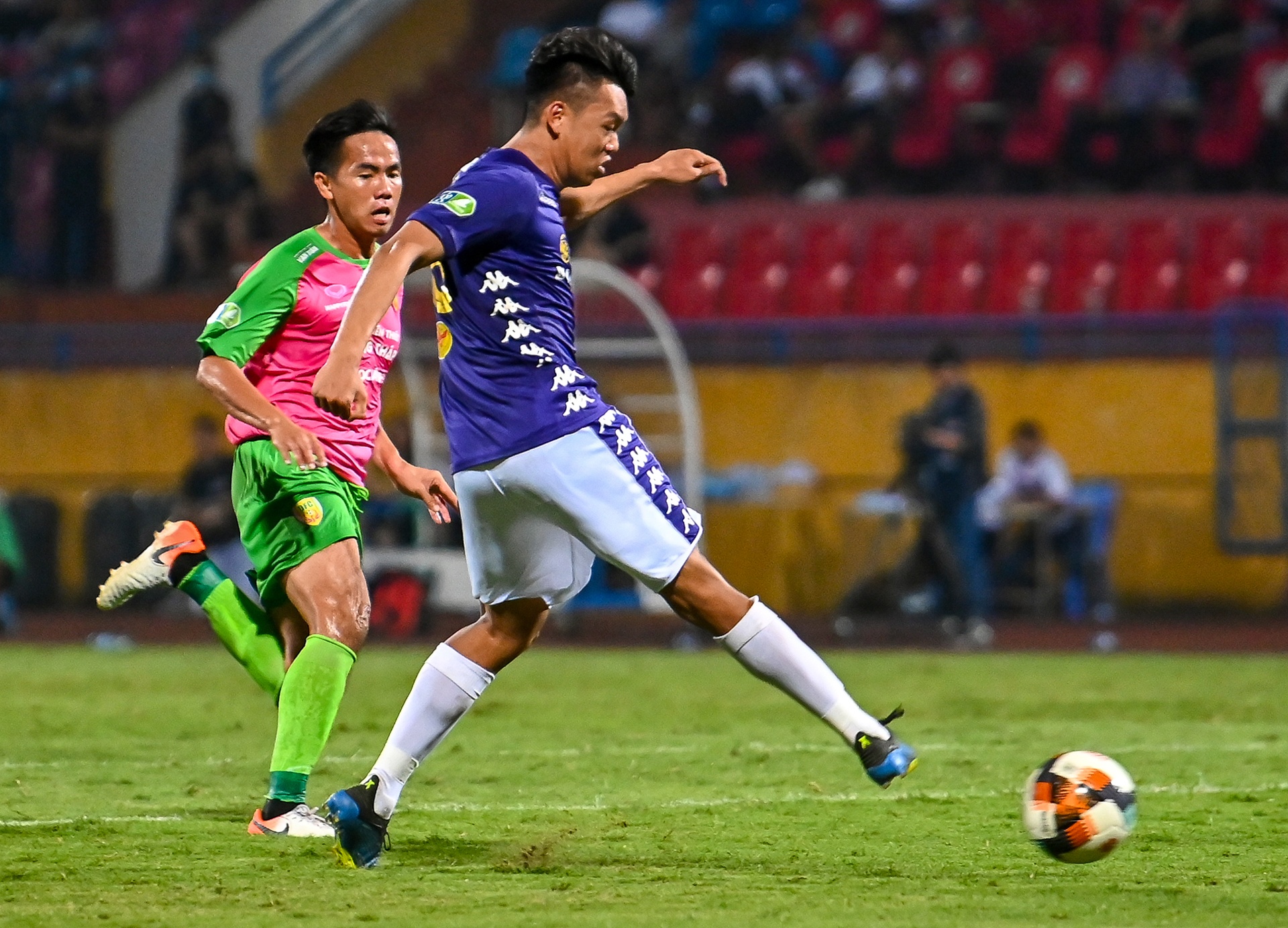 ha noi vao tu ket cup quoc gia anh 8