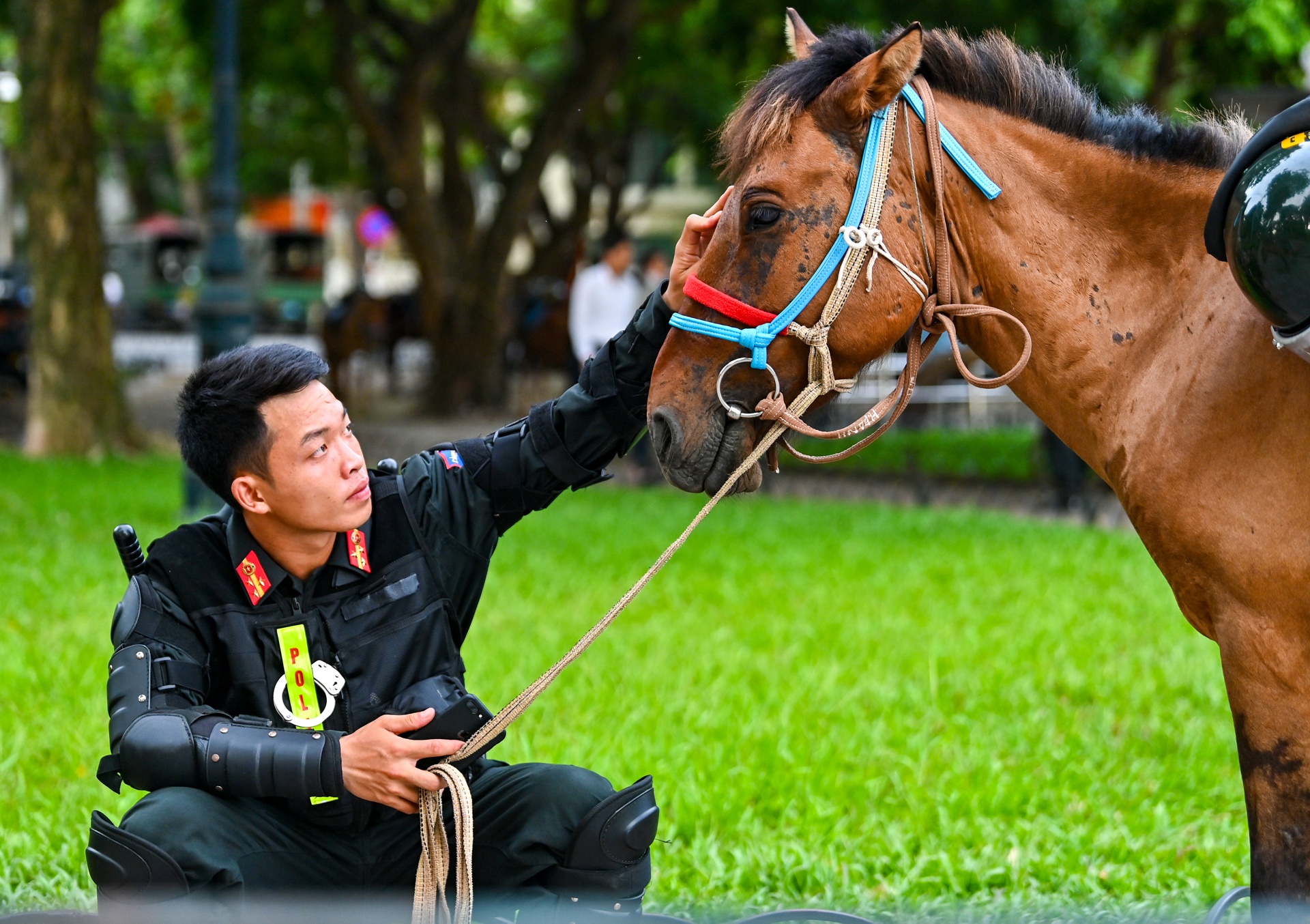 ra mat ky binh canh sat co dong anh 4