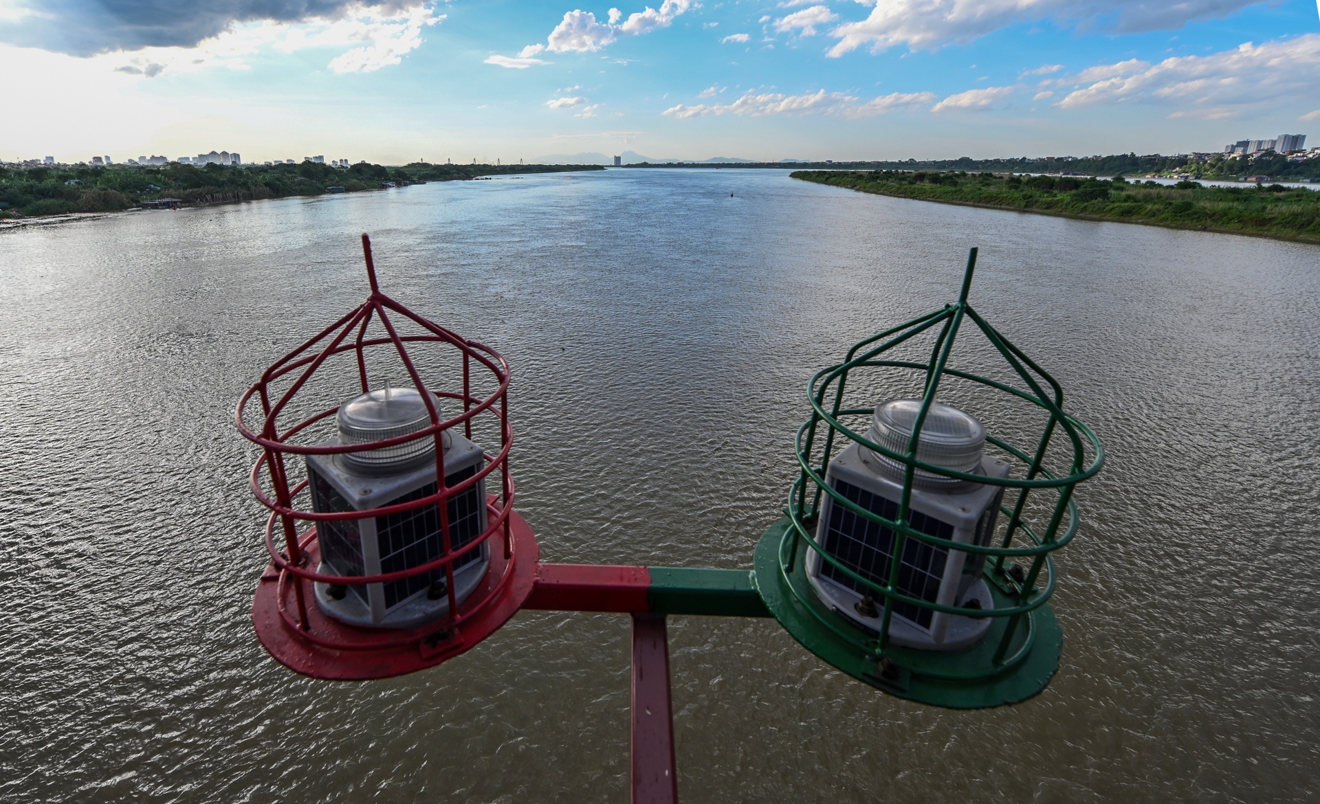 vot bom cau long bien anh 1