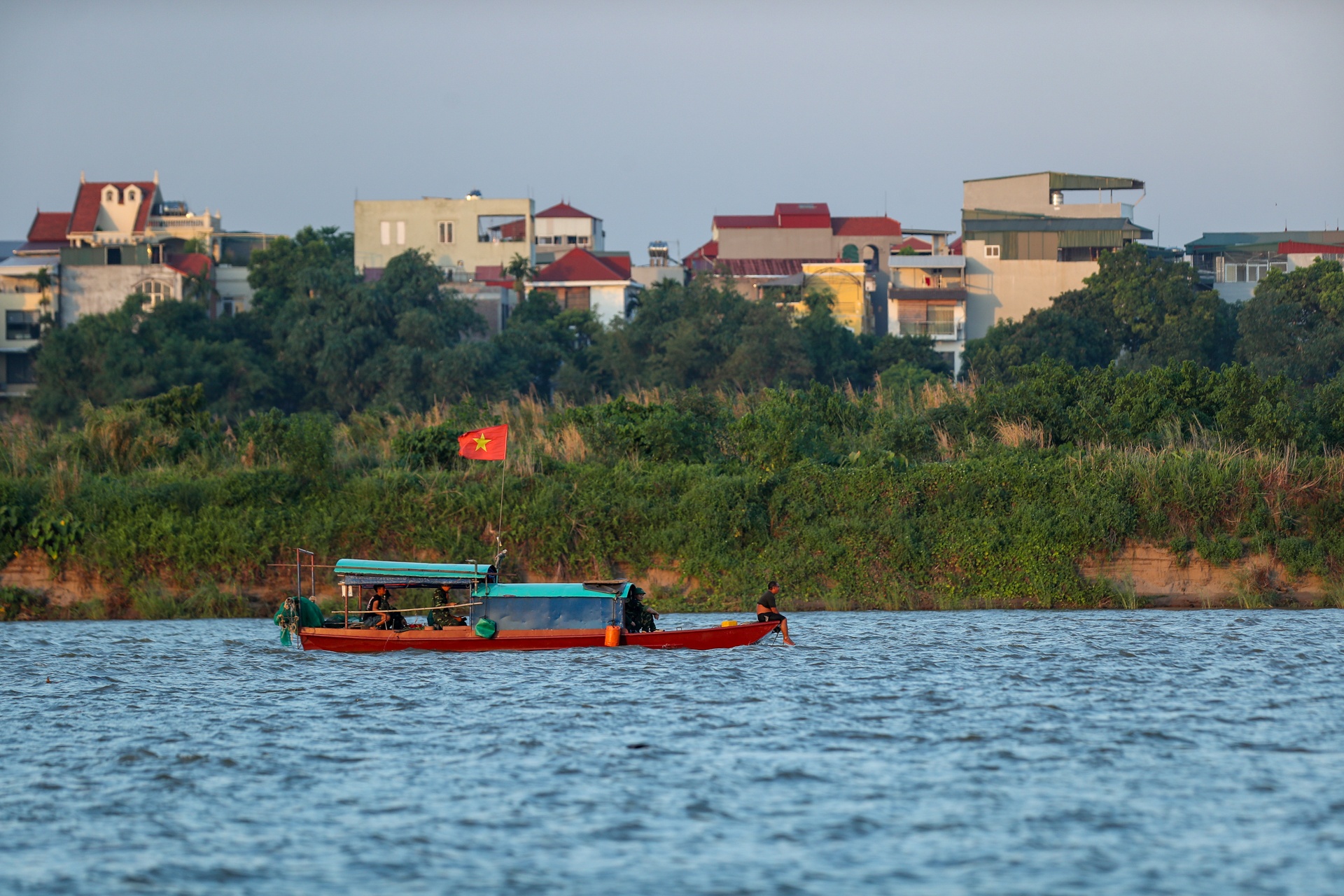 vot bom cau long bien anh 4