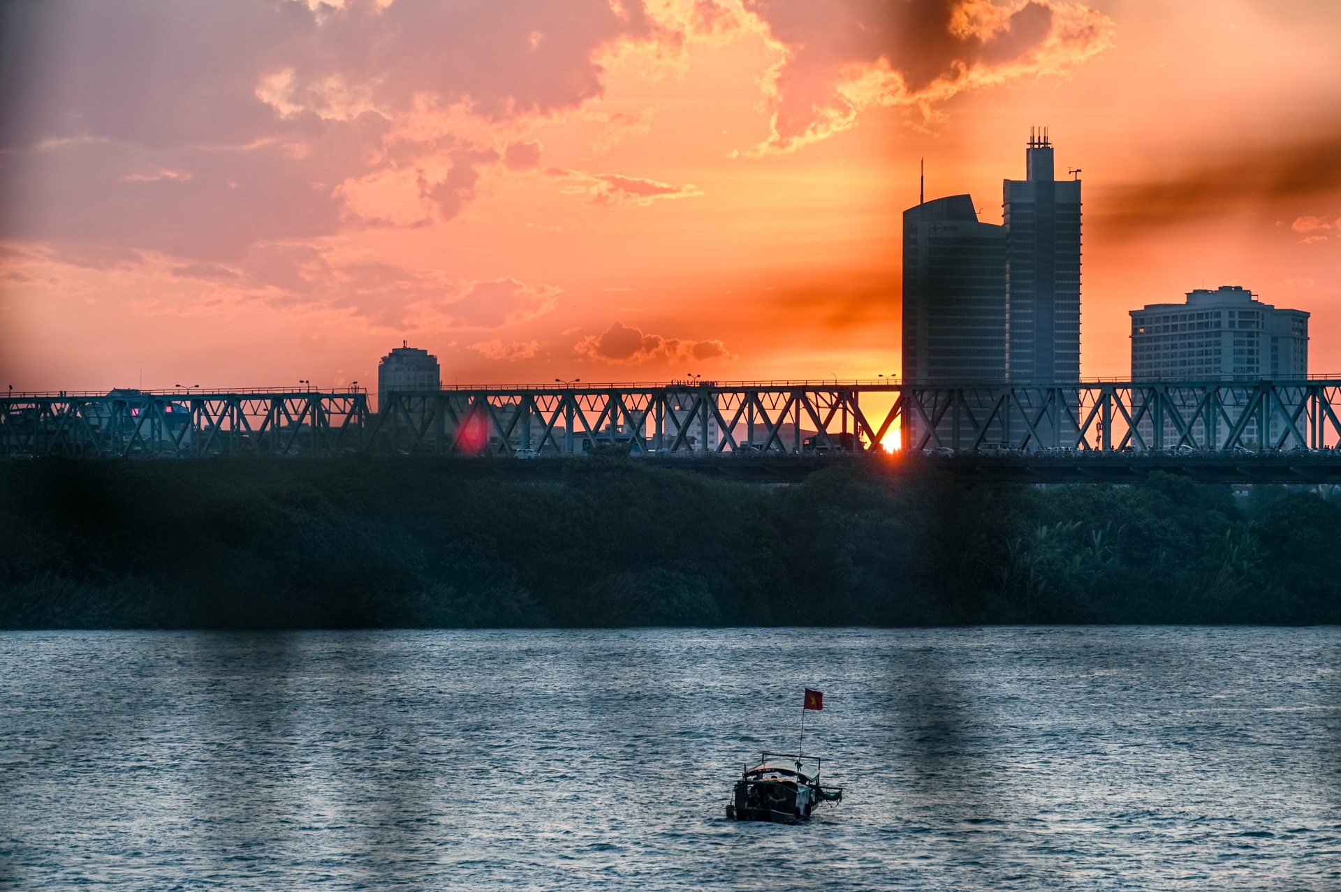 vot bom cau long bien anh 6