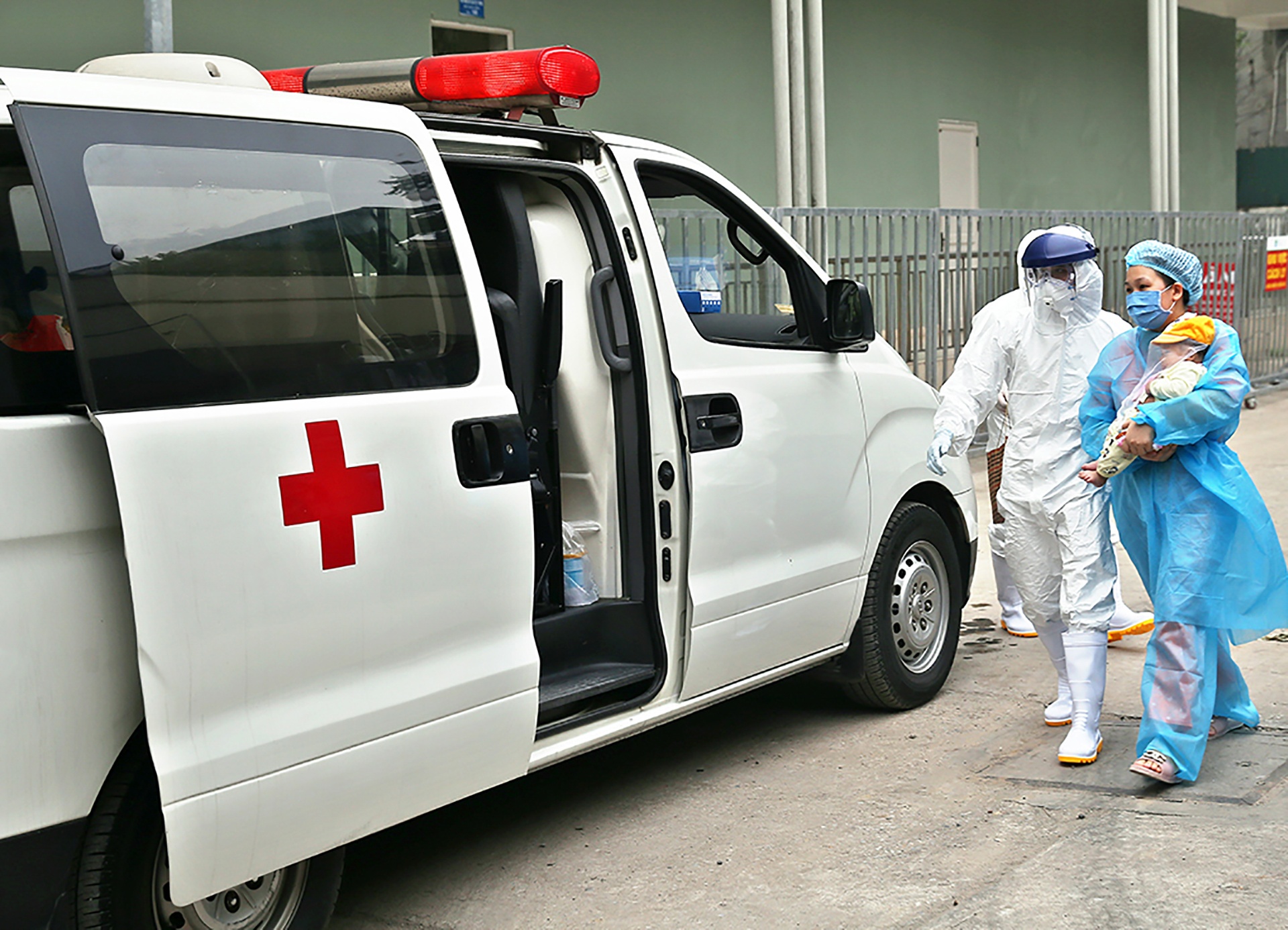 trien lam anh ve covid-19 anh 4