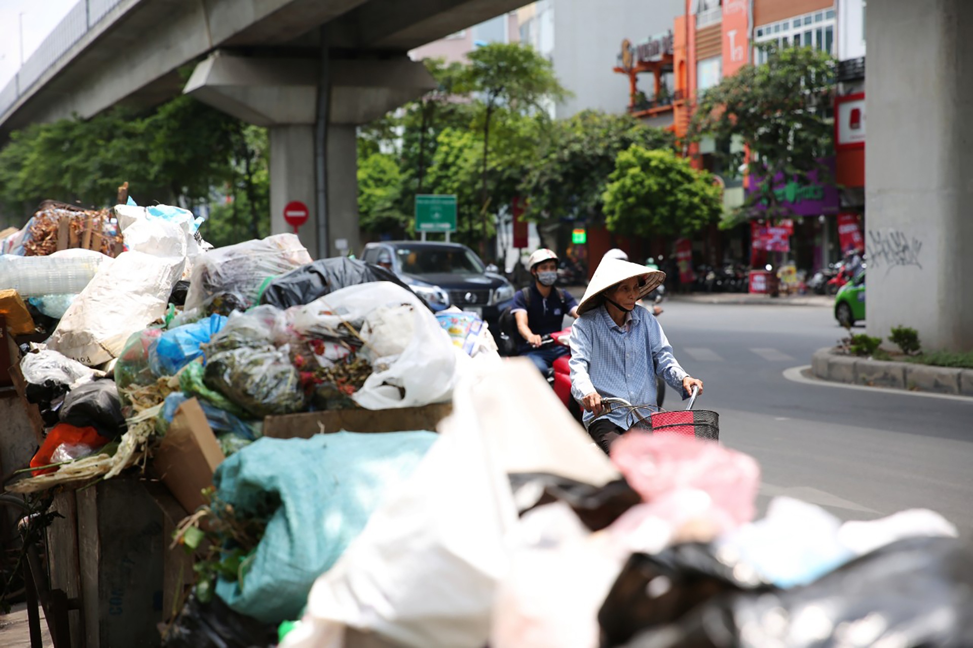 un u rac thai giua thu do anh 12