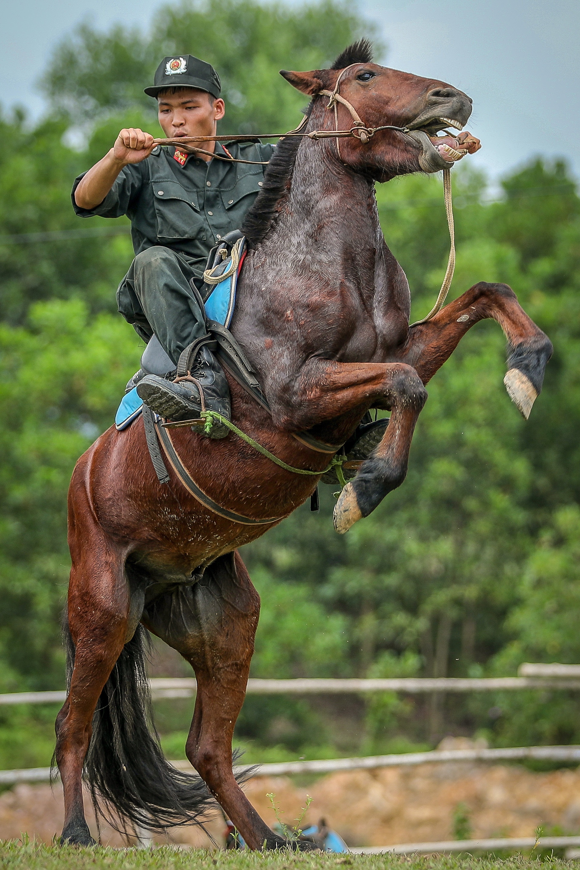 doan ky binh canh sat co dong anh 8