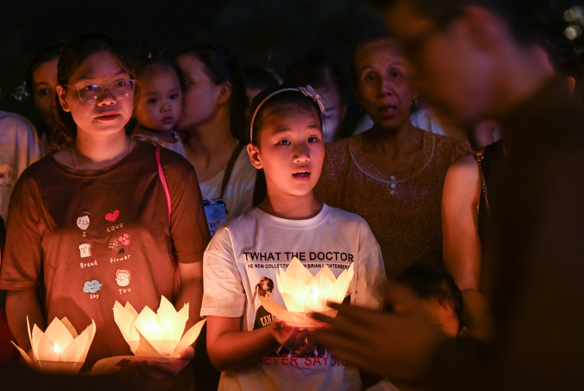 thap hoa dang tuong niem cac anh hung liet si anh 10