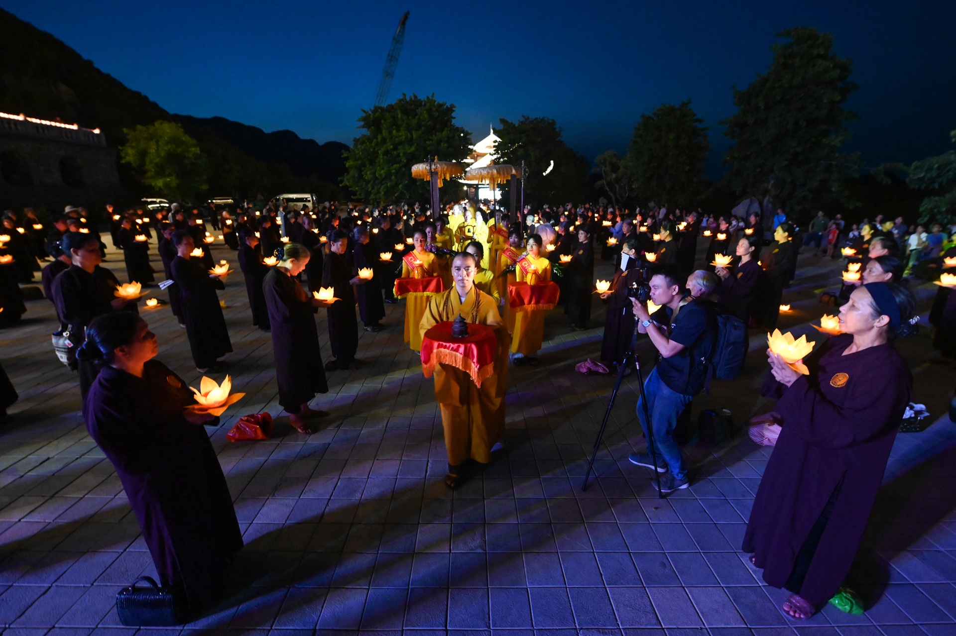 thap hoa dang tuong niem cac anh hung liet si anh 3