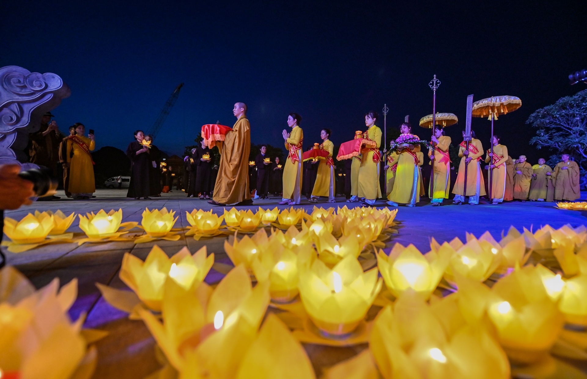 thap hoa dang tuong niem cac anh hung liet si anh 4