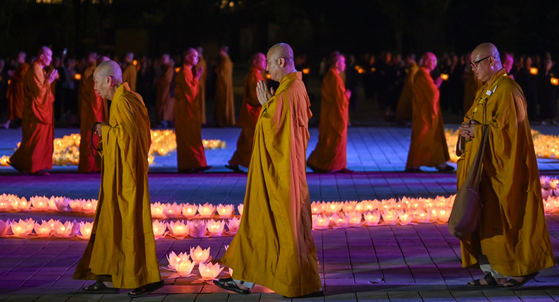 thap hoa dang tuong niem cac anh hung liet si anh 7