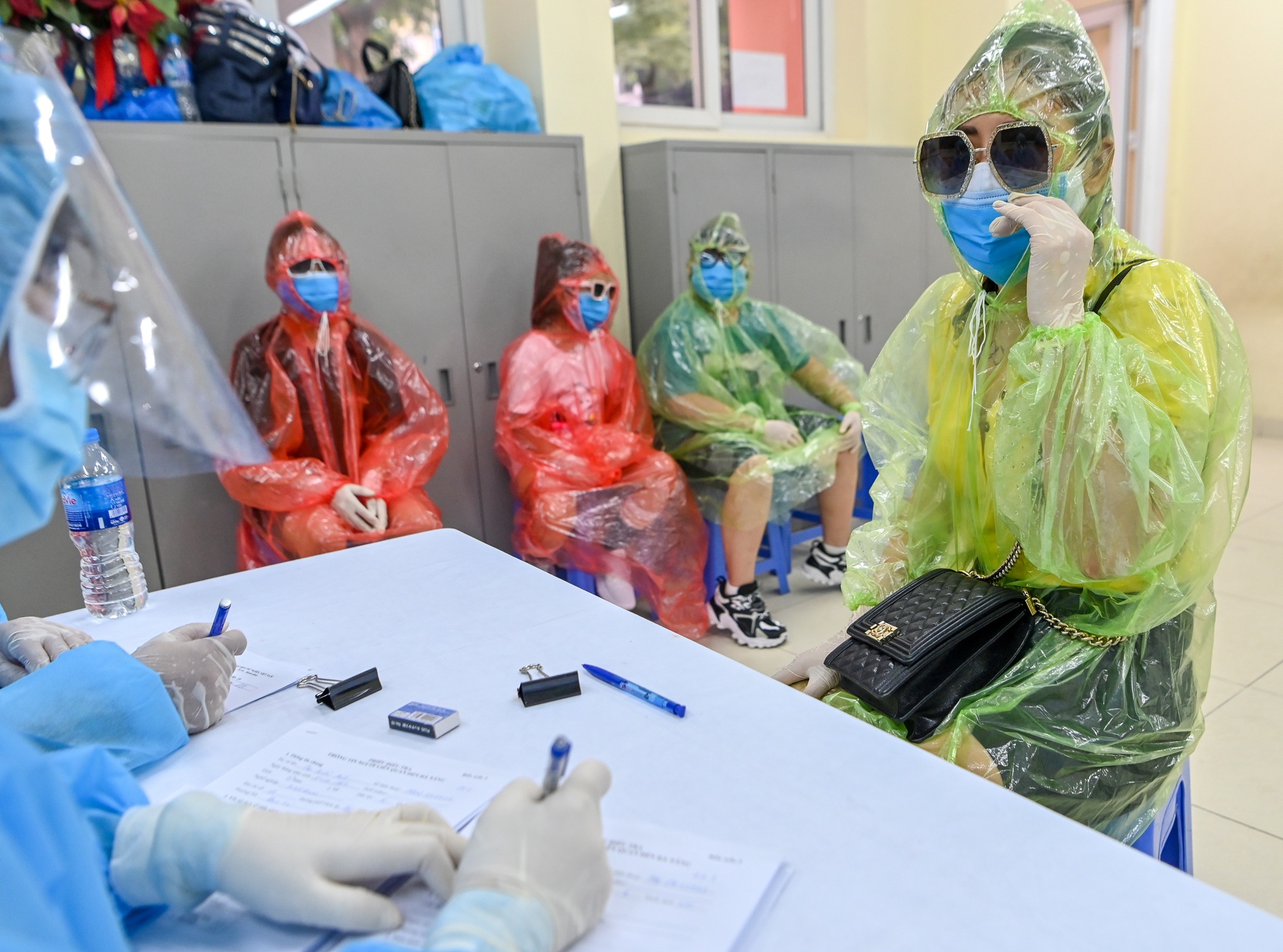 test nhanh covid-19 cho nguoi ve tu da nang anh 3