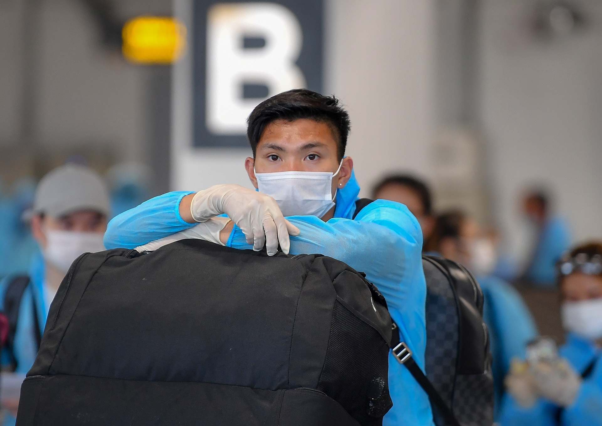 Doan Van Hau ve nuoc, bat dau cach ly 14 ngay hinh anh