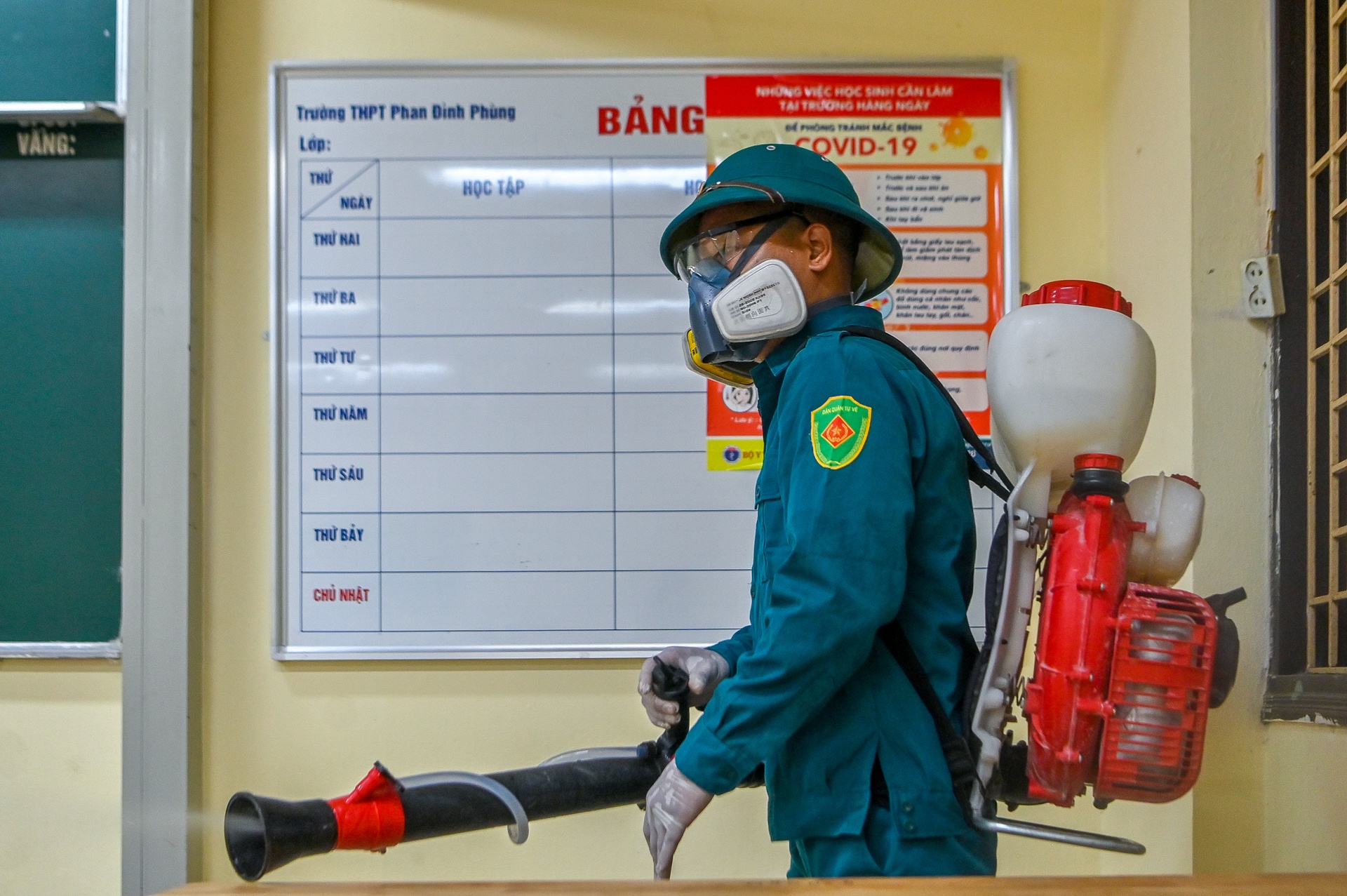 phun khử khuẩn các điểm thi ảnh 1 phun khu khuan cac diem thi anh 1