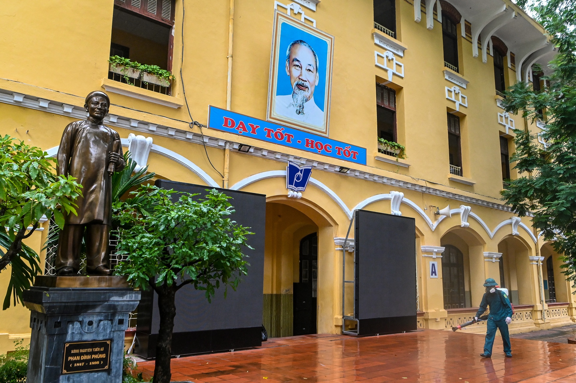 phun khử khuẩn các điểm thi ảnh 2 phun khu khuan cac diem thi anh 2