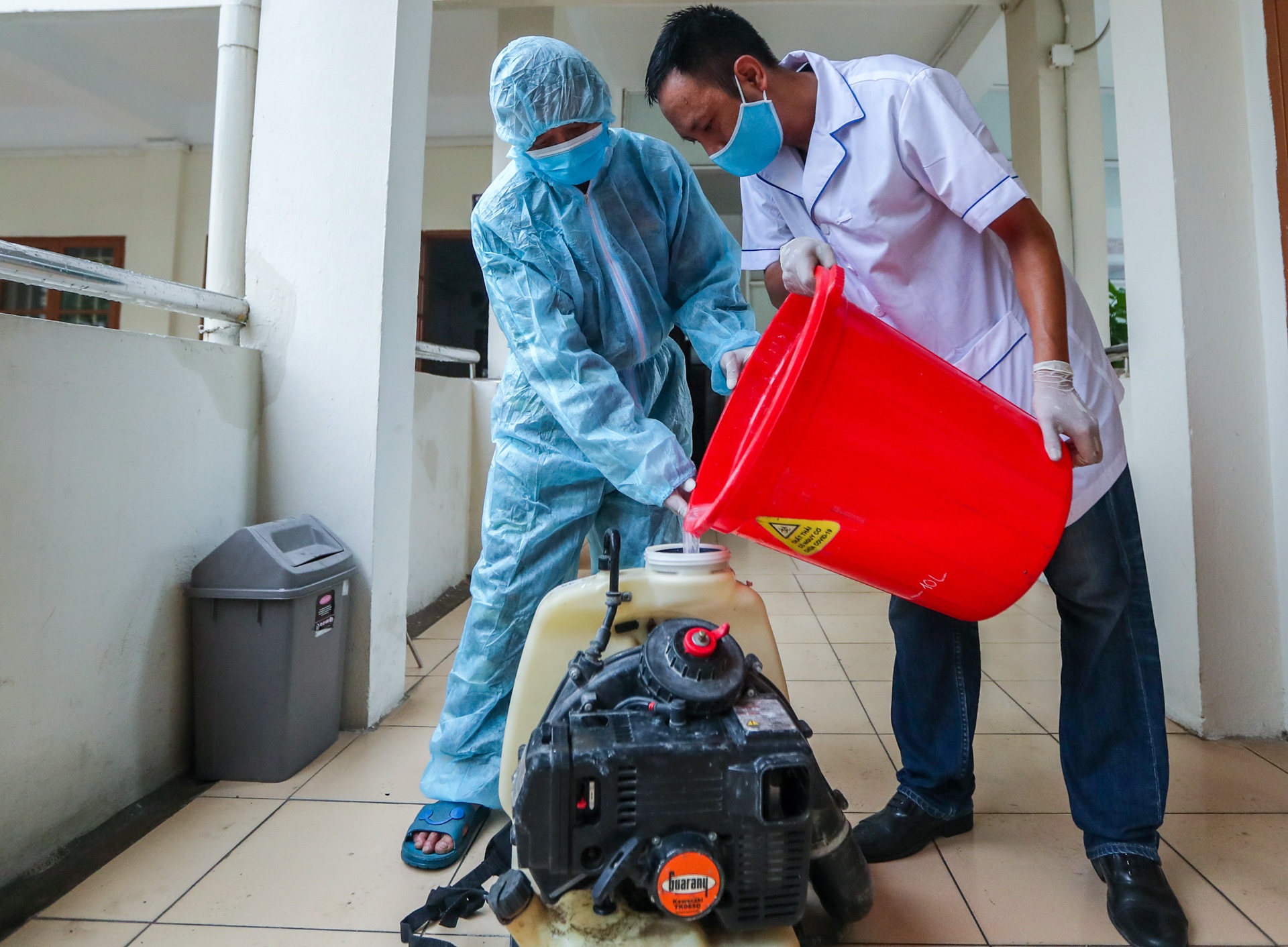 phun khử khuẩn các điểm thi ảnh 3 phun khu khuan cac diem thi anh 3