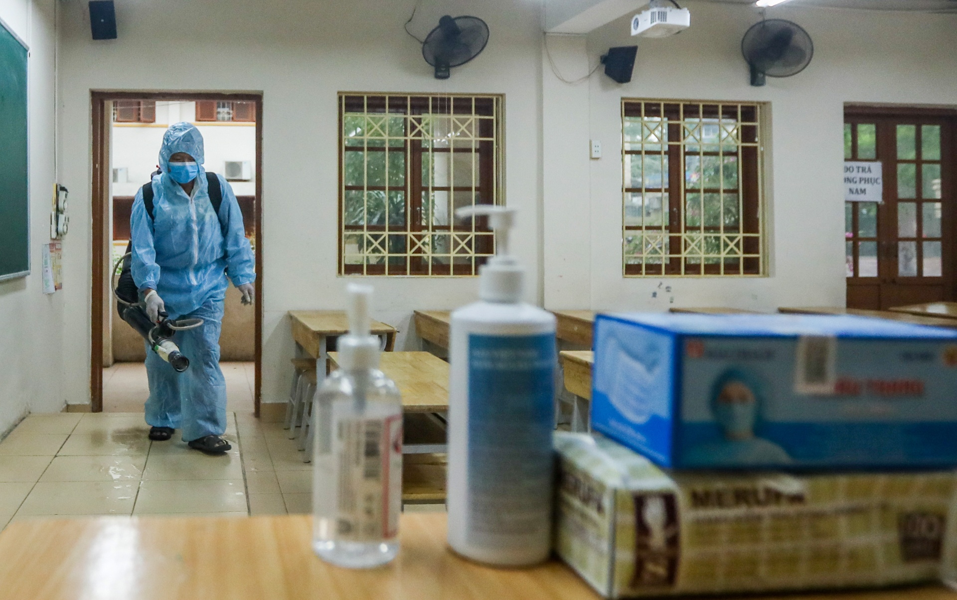 phun khử khuẩn các điểm thi ảnh 4 phun khu khuan cac diem thi anh 4