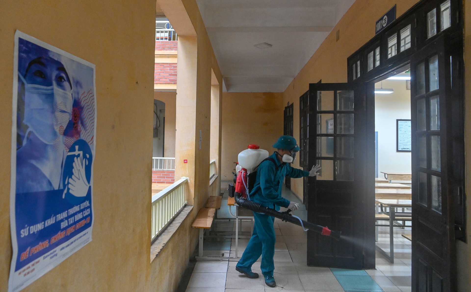 phun khử khuẩn các điểm thi ảnh 6 phun khu khuan cac diem thi anh 6