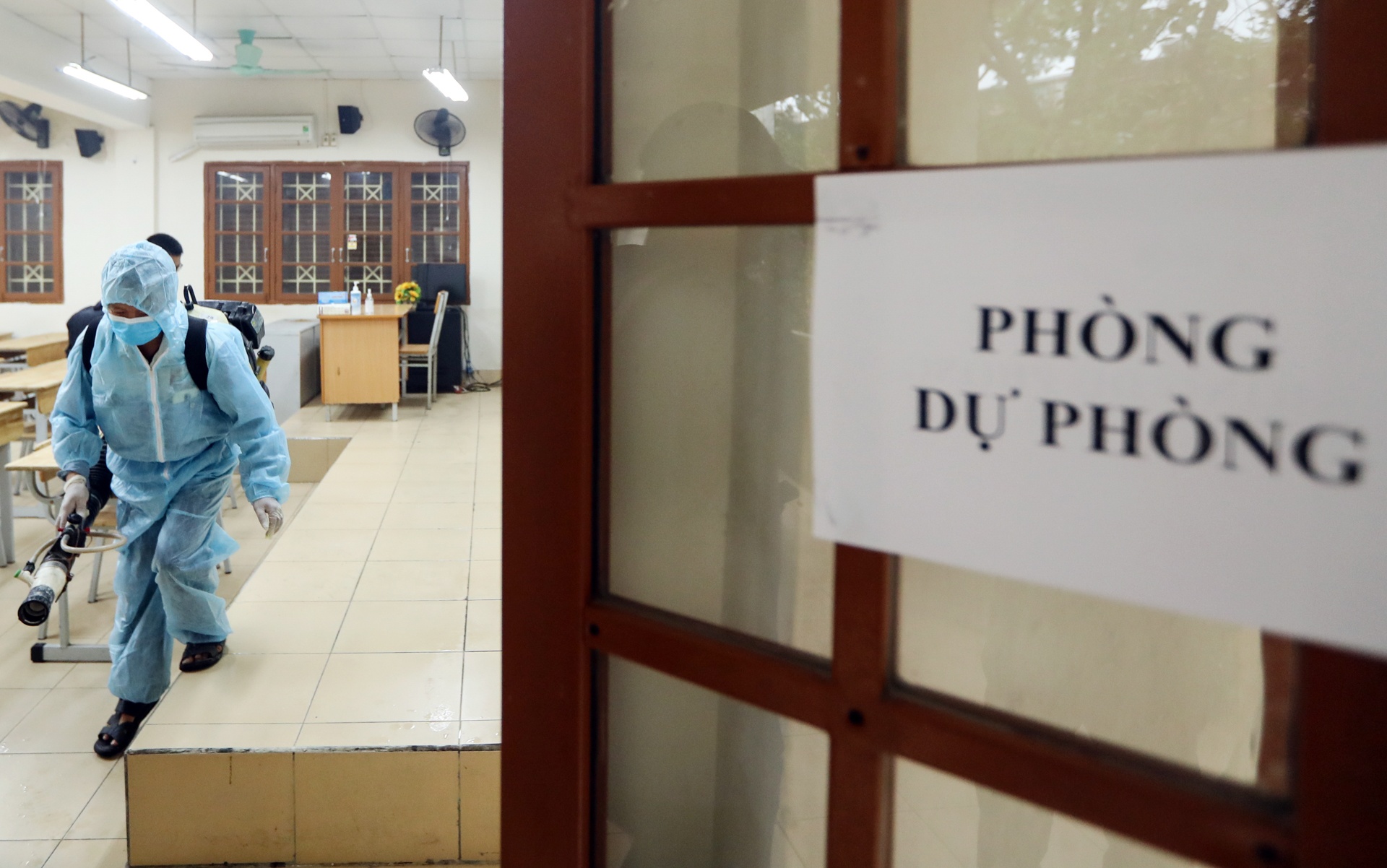 phun khử khuẩn các điểm thi ảnh 7 phun khu khuan cac diem thi anh 7