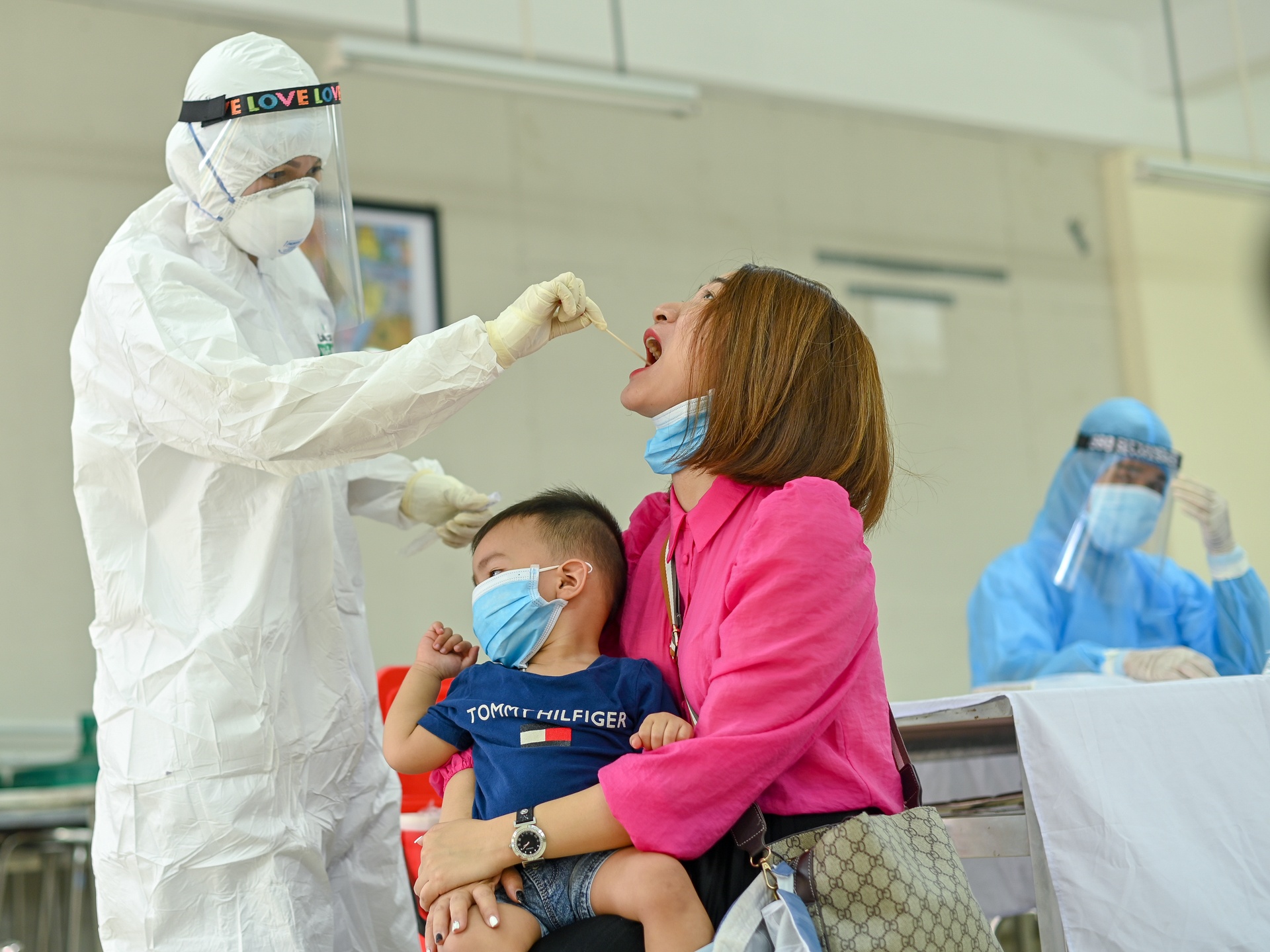 Ha Noi tai xet nghiem nguoi tu vung dich ve bang phuong phap rRT-PCR hinh anh