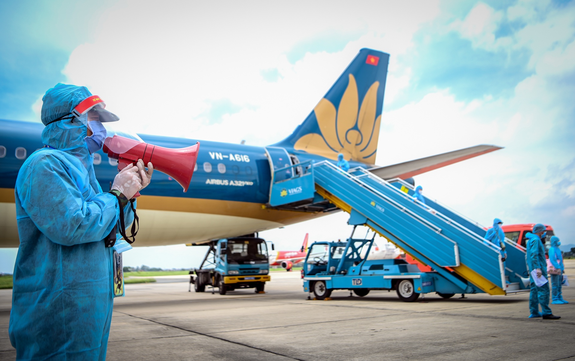 Giai cuu du khach o Da Nang anh 8