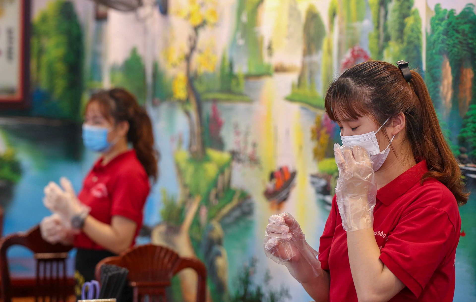 hang an thuc hien gian cach o ha noi anh 3