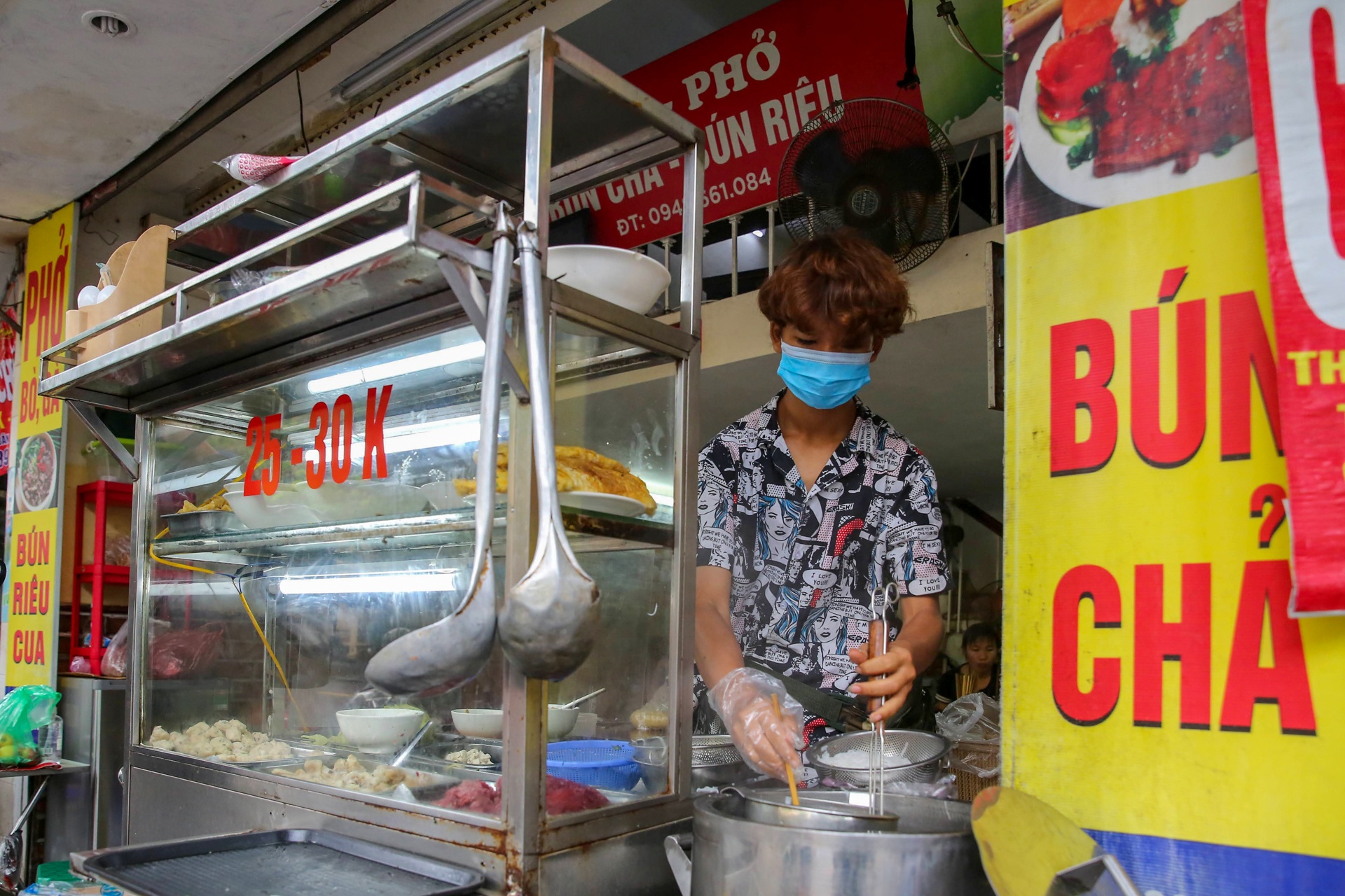 hang an thuc hien gian cach o ha noi anh 6