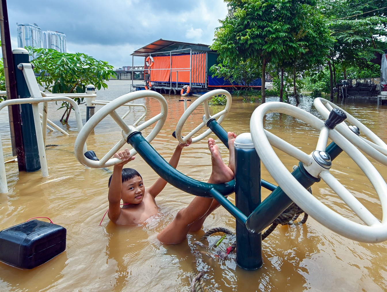 nuoc lu song hong dang cao anh 12