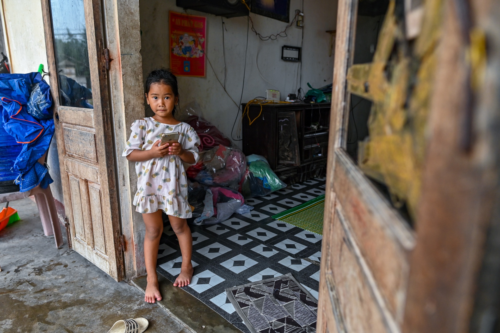 Nguoi dan bam tru bat chap bao so 5 anh 4