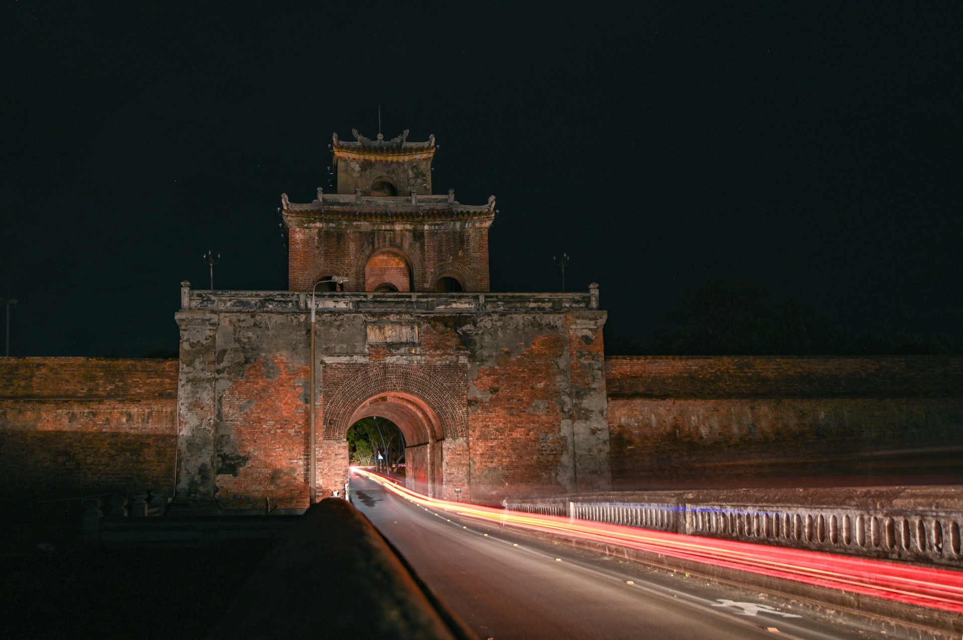 Thap nen an com vi mat dien dien rong anh 1