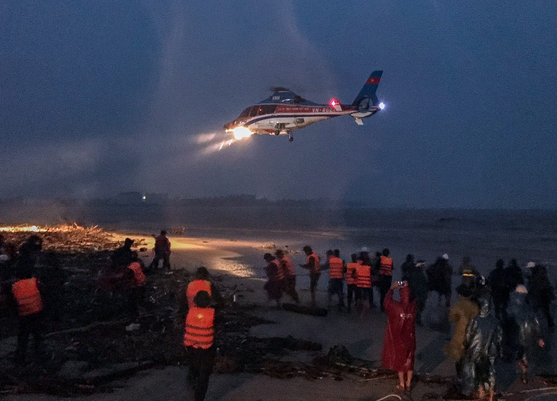 Giai cuu cac thuyen vien tren tau Vietship 01 anh 16