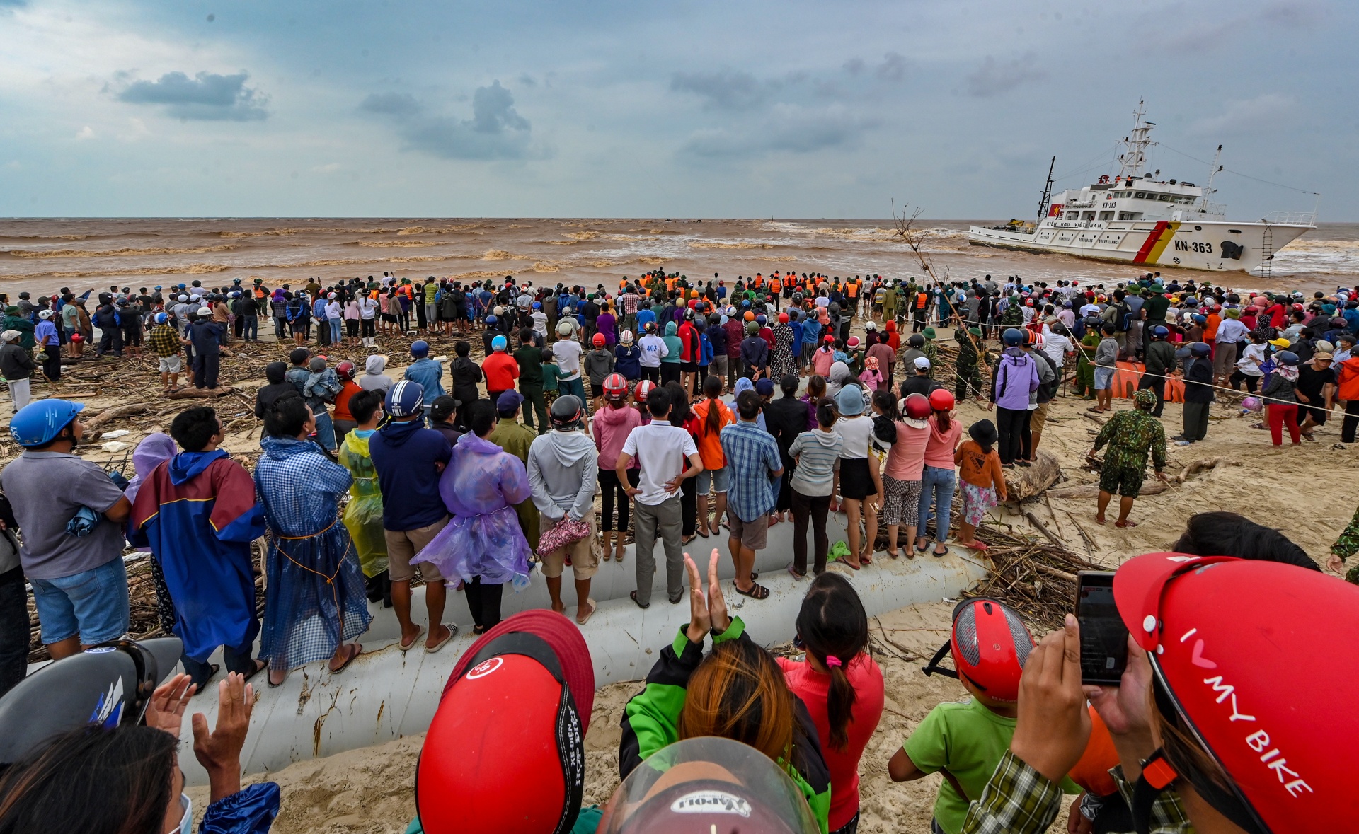 Giai cuu cac thuyen vien tren tau Vietship 01 anh 5