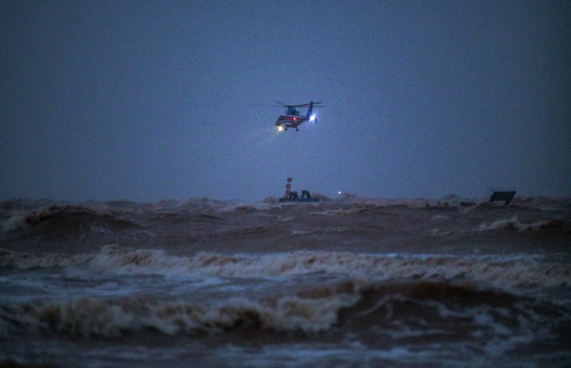 cứu hộ thuyền viên tàu Vietship 01 ảnh 15 cuu ho thuyen vien tau Vietship 01 anh 15