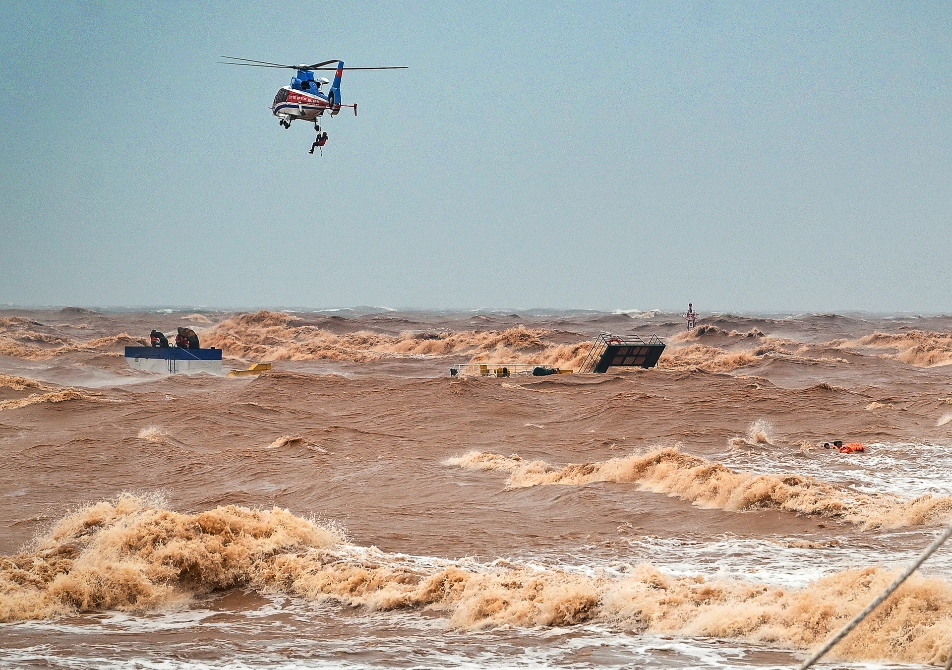 cuu ho thuyen vien tau Vietship 01 anh 22