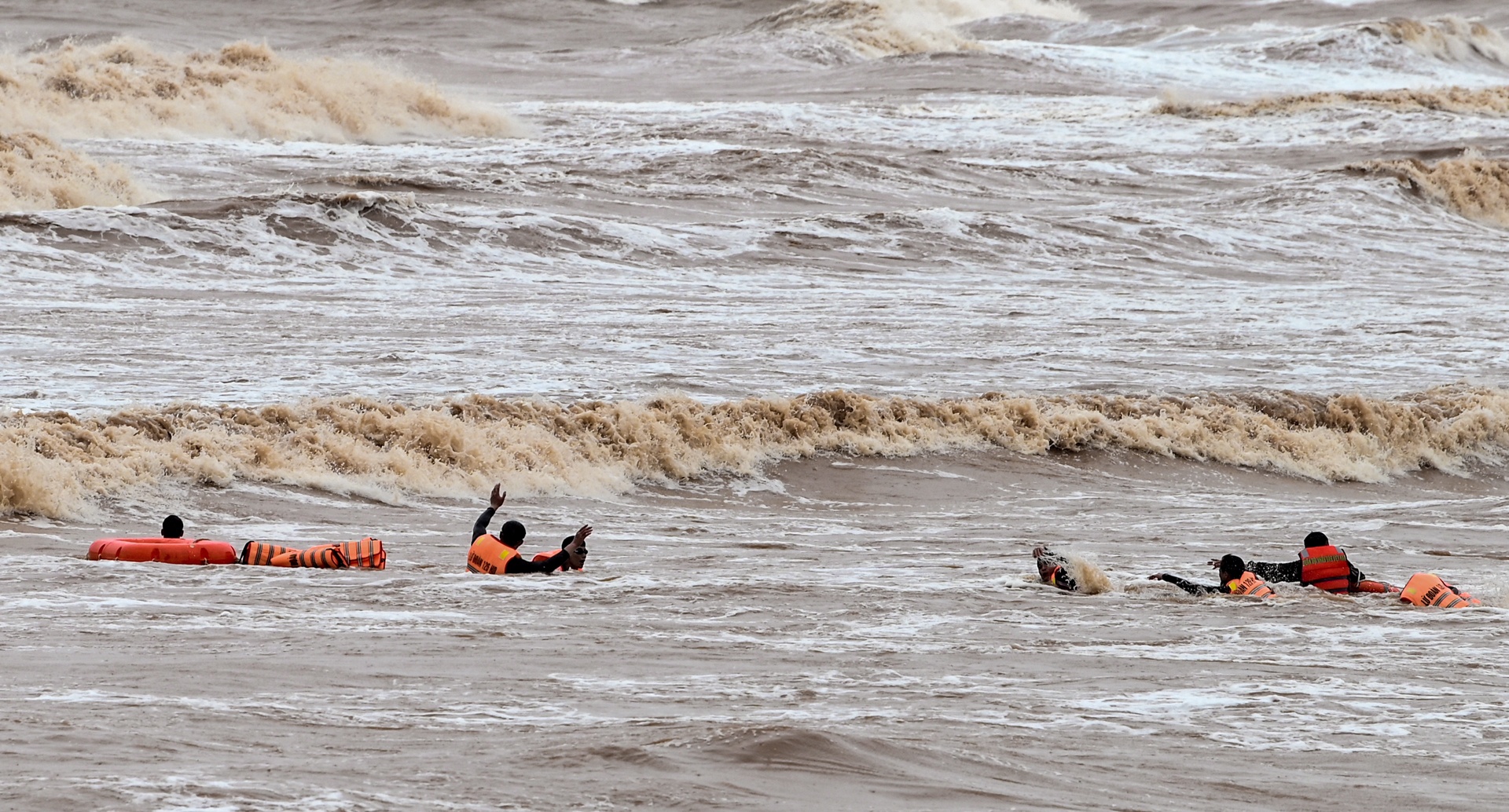 cứu hộ thuyền viên tàu Vietship 01 ảnh 25 cuu ho thuyen vien tau Vietship 01 anh 25