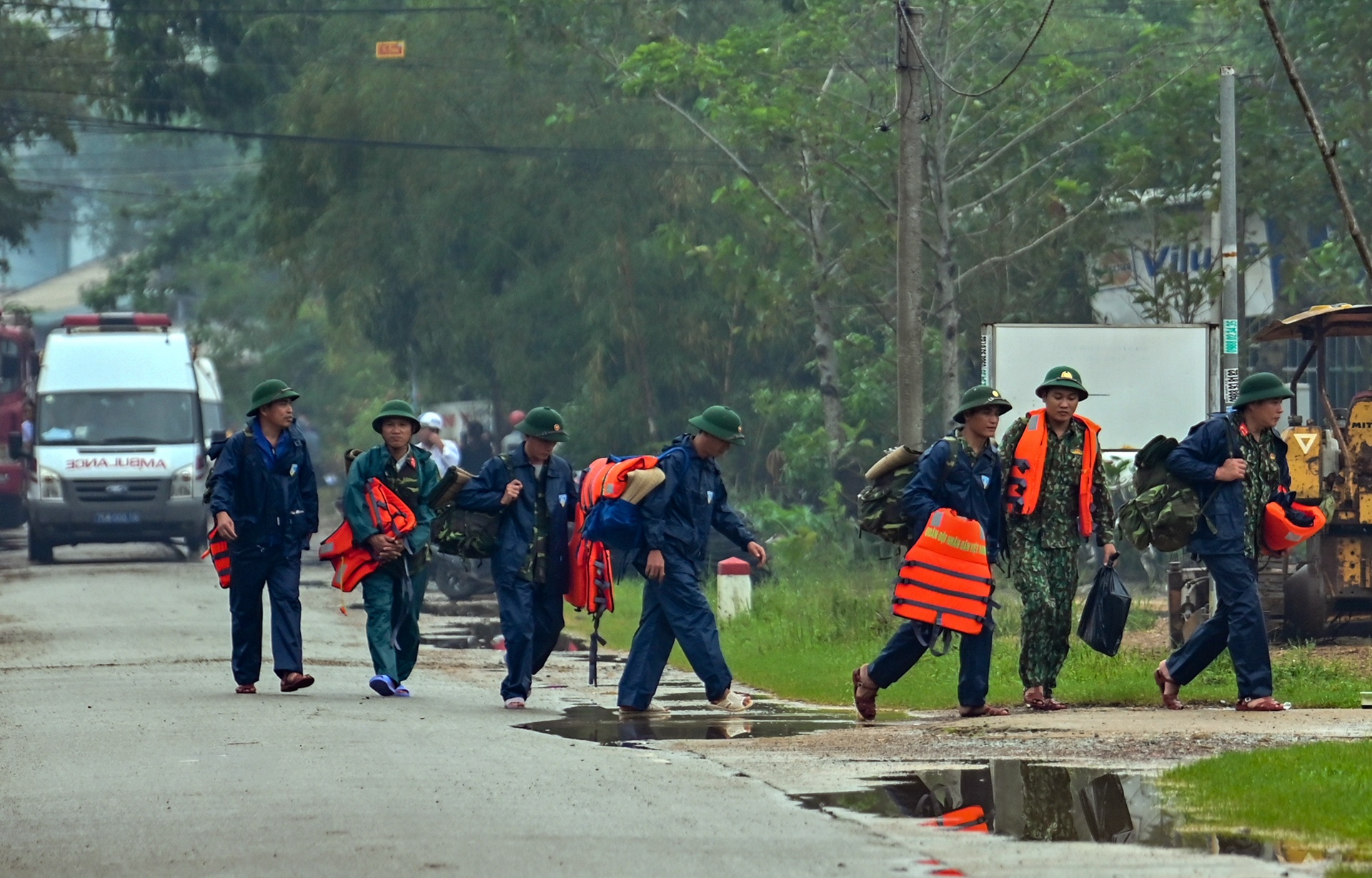 quan doi don dap ung cuu thuy dien Rao Trang 3 anh 3