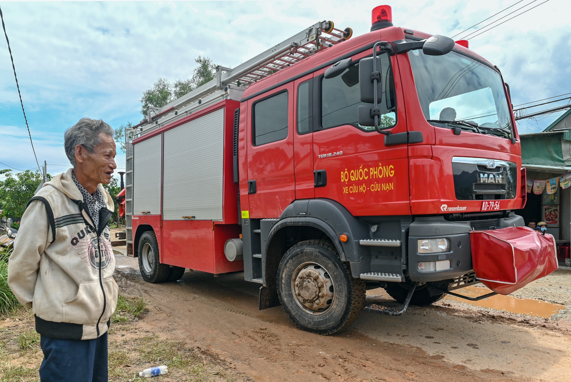 quan doi don dap ung cuu thuy dien Rao Trang 3 anh 5