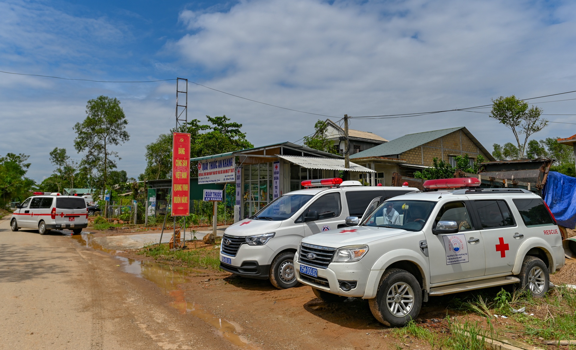 quan doi don dap ung cuu thuy dien Rao Trang 3 anh 7